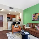 Spacious Modern Near French Quarter *