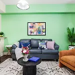 Spacious Modern Near French Quarter