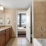 Apartment Spacious Modern Near French Quarter