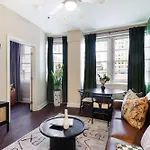 Spacious Modern Near French Quarter Apartment