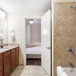 Spacious Modern Near French Quarter *