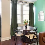 Spacious Modern Near French Quarter Apartment
