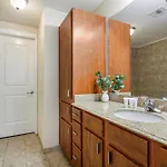 Spacious Modern Near French Quarter Apartment *