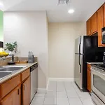 Spacious Modern Near French Quarter Apartment