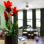 Spacious Modern Near French Quarter Apartment