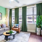 Spacious Modern Near French Quarter *