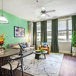 Spacious Modern Near French Quarter *