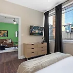 Spacious Modern Near French Quarter Apartment *