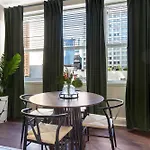 Spacious Modern Near French Quarter *