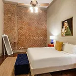 Chuck's Place Aparthotel 2*