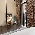 Chuck's Place Aparthotel