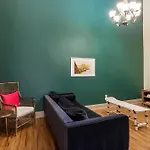 Aparthotel Chuck's Place 2*
