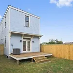 The Retreat On Burgandy.