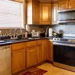 Quiet Cozy 3Bedroom Home 10 Minutes From Downtown