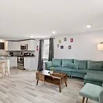 Skip To Saint Charles Local Art-Filled Hideaway