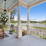 Holiday home Unbeatable 2bd Bayou Luxury Steps To Jazz Fest