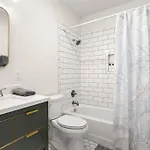 Garden District - Gated Parking Apartment New Orleans