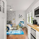 Garden District - Gated Parking Apartment *