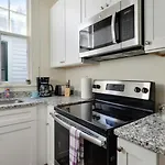 Fabulous Franklin 2Bd Steps From St Claude Ave
