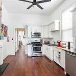 Private 2br In Uptown By Hosteeva Apartment