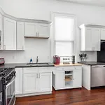 Private 2br In Uptown By Hosteeva
