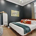 Holiday home Upscale 3 Bed 2 Bath Private In Uptown New Orleans! Close To Magazine Street, Universities, & French Quarter *