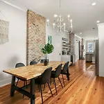 Upscale 3 Bed 2 Bath Private In Uptown New Orleans! Close To Magazine Street, Universities, & French Quarter Holiday home