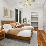 Upscale 3 Bed 2 Bath Private In Uptown New Orleans! Close To Magazine Street, Universities, & French Quarter Holiday home *