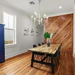 Holiday home Upscale 3 Bed 2 Bath Private In Uptown New Orleans! Close To Magazine Street, Universities, & French Quarter *