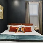 Upscale 3 Bed 2 Bath Private In Uptown New Orleans! Close To Magazine Street, Universities, & French Quarter Holiday home *
