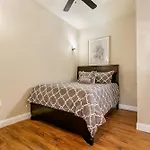 Spacious In Downtown Nola Apartment *
