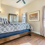 Spacious In Downtown Nola Apartment *