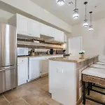 Spacious In Downtown Nola