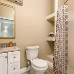 Spacious In Downtown Nola