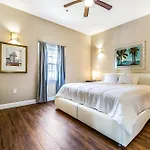 Spacious In Downtown Nola Apartment