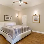 Spacious In Downtown Nola Apartment New Orleans