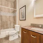 Spacious In Downtown Nola
