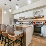 Spacious In Downtown Nola