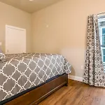 Spacious In Downtown Nola Apartment *