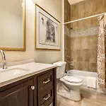 Spacious In Downtown Nola