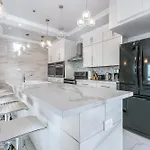 Spacious In Downtown Nola