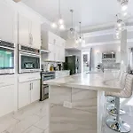 Spacious In Downtown Nola Apartment *
