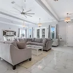 Spacious In Downtown Nola *