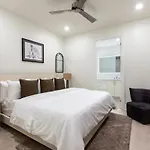 Luxurious Condo At The Moderne