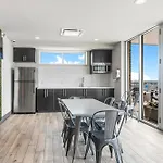 Spacious Modern Near French Quarter