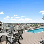Spacious Modern Near French Quarter Apartment *
