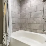 2br Spacious Downtown Apartment *