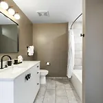 2br Spacious Downtown *