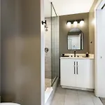 2br Spacious Downtown *
