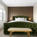 2br Spacious Downtown Apartment